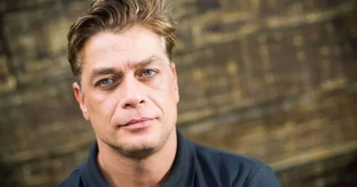 Fábio Assunção é surpreendido ao vivo pelo filho na TV