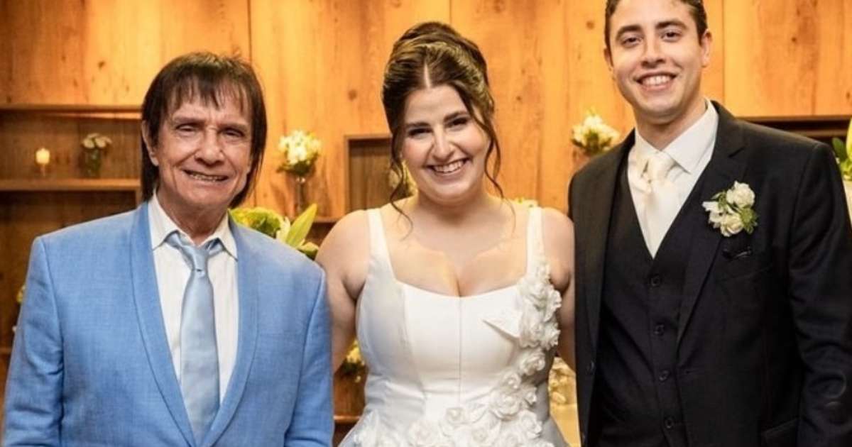 Roberto Carlos vai ao casamento da neta, Giovanna, filha de Dudu: 