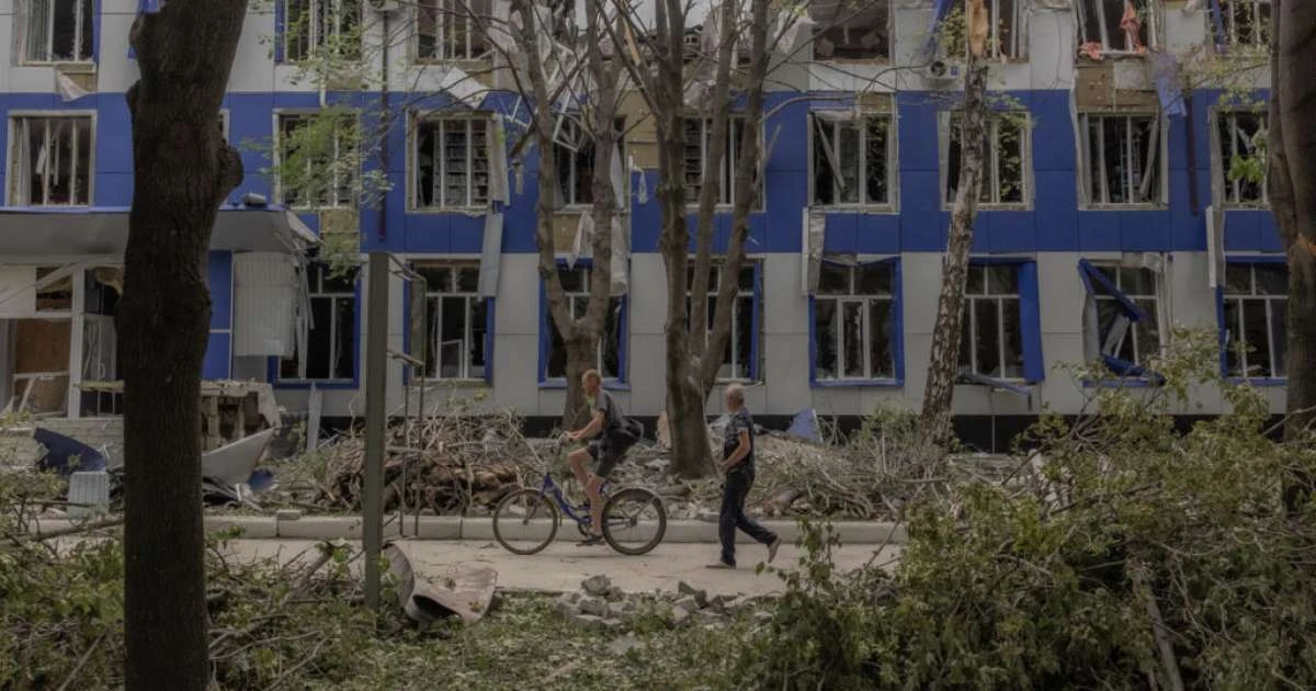 Ucrânia: jovens tentam ser jovens em um país ameaçado por ataques e drones de Putin