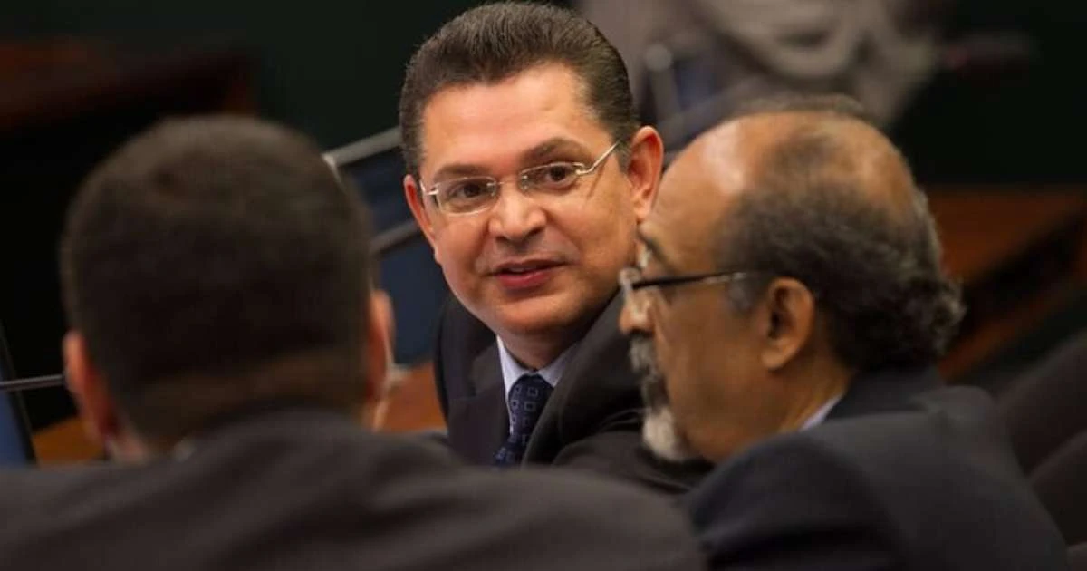 Líder do PL na Câmara entra na CPI no INSS para reforçar oposição após vitórias do governo Lula