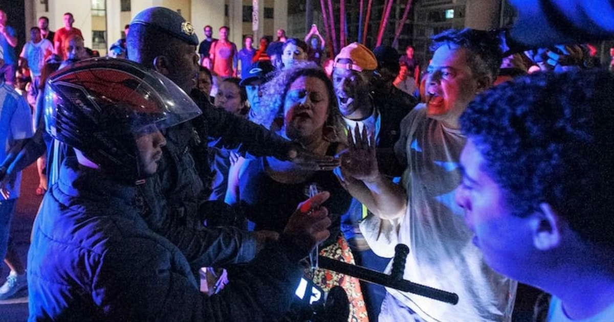 Protesto contra remoção de moradores da favela do Moinho termina em confronto com a PM em SP