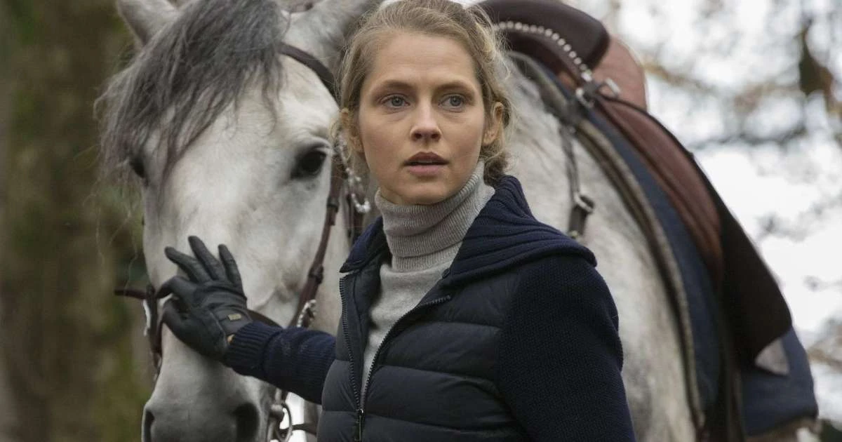 Dieta vegana de atriz de 'A Descoberta das Bruxas', da Netflix: Teresa Palmer come torrada com abacate e até pizza, mas nunca provou café