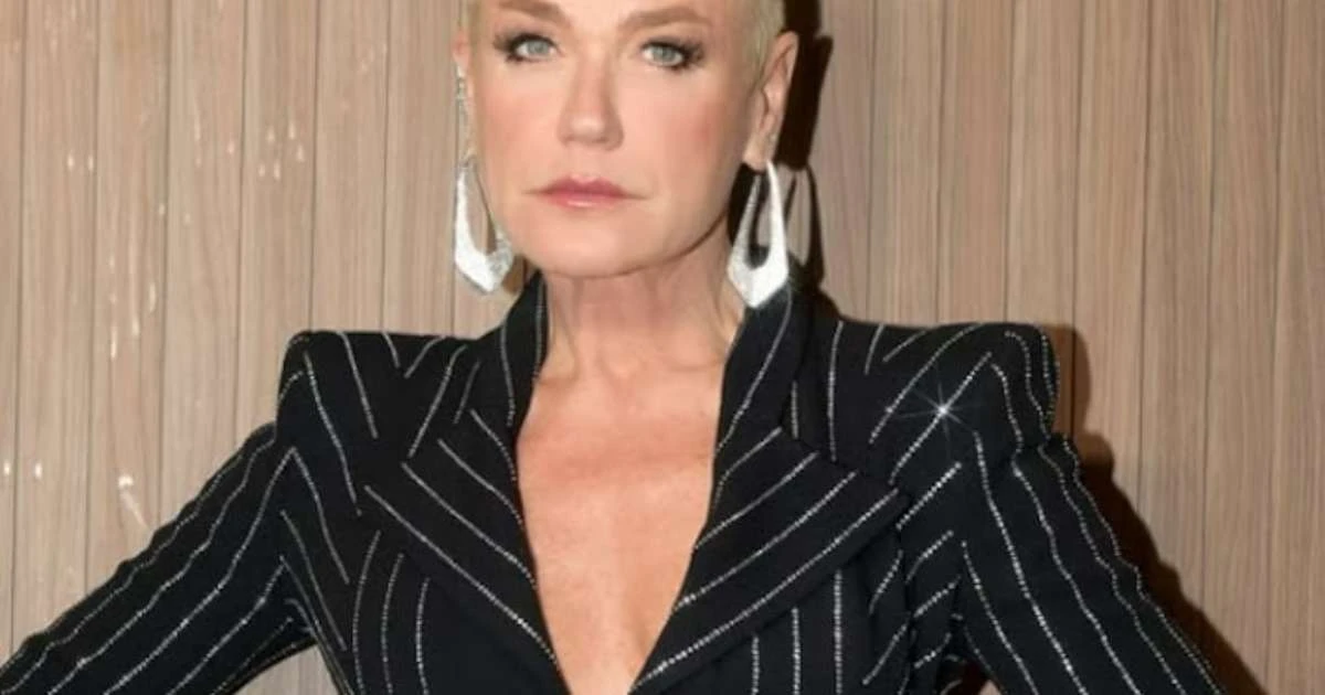 Xuxa diz que dá banho até hoje em Sasha: 'Como se fosse um bebê'