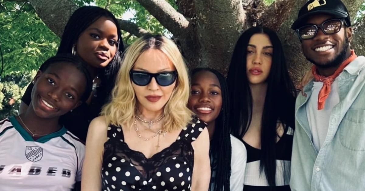 Madonna celebra aniversário na Itália ao lado dos filhos e do namorado