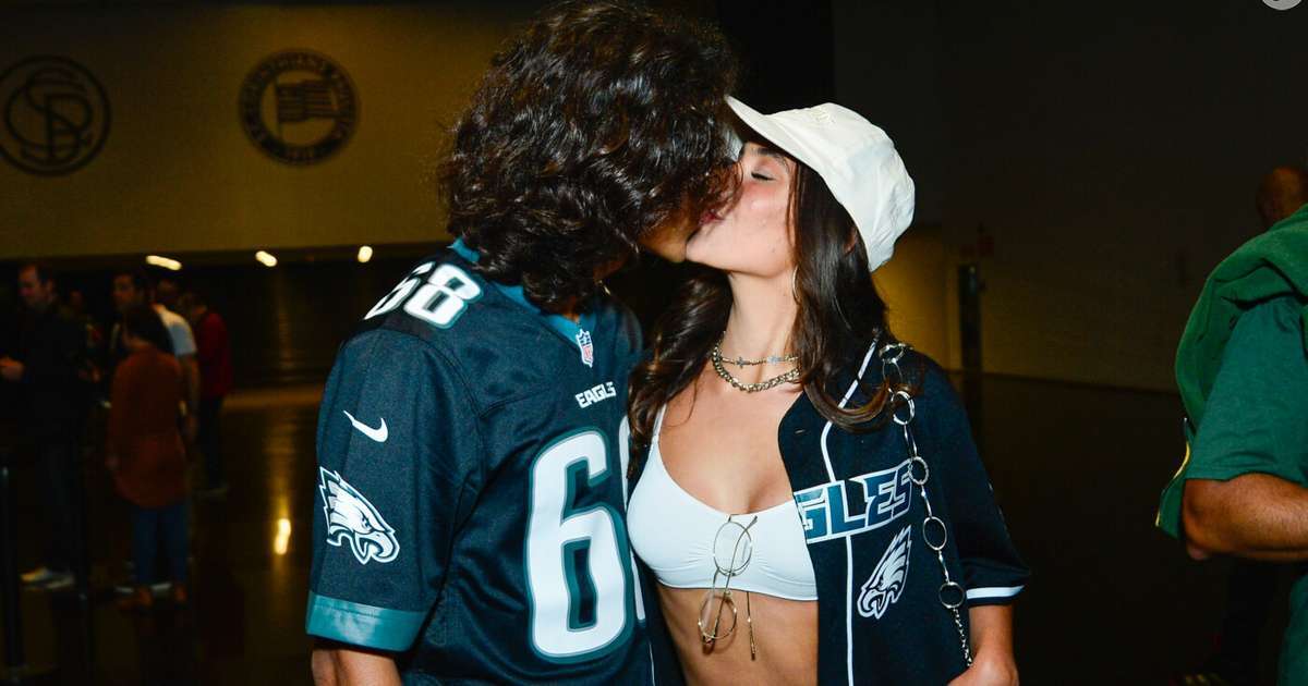 Vanessa Lopes e Lucas Mamede, Sasha Meneghel e João Lucas e mais: casais se beijam muito em jogo da NFL. Fotos!