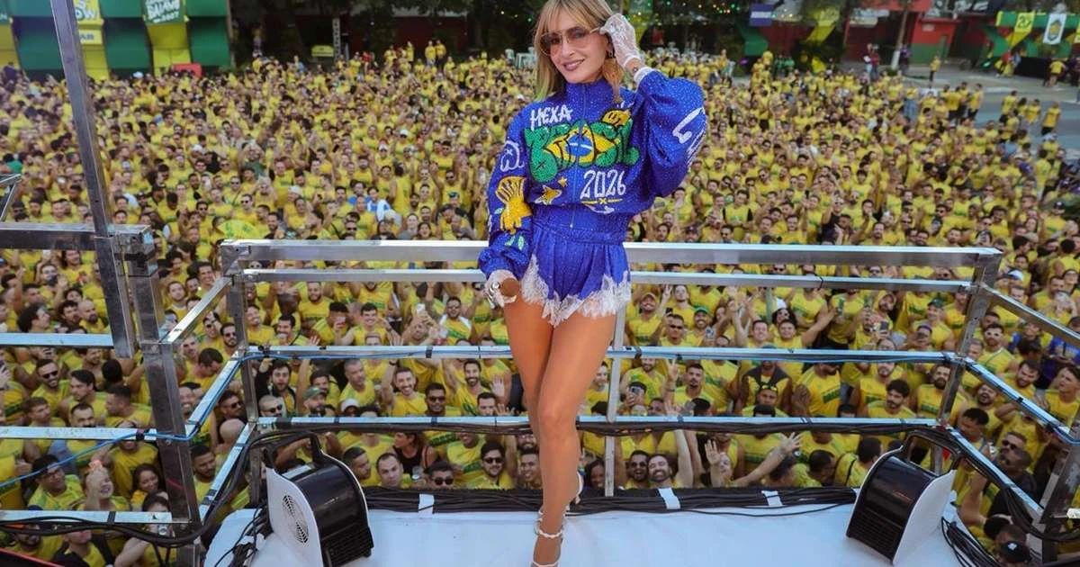 Claudia Leitte faz aquecimento para a Copa e Carnaval fora de época na Micareta São Paulo; veja fotos e vídeos