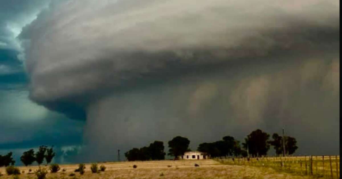 Supercélula de chuva avança do Uruguai em direção ao Brasil; veja