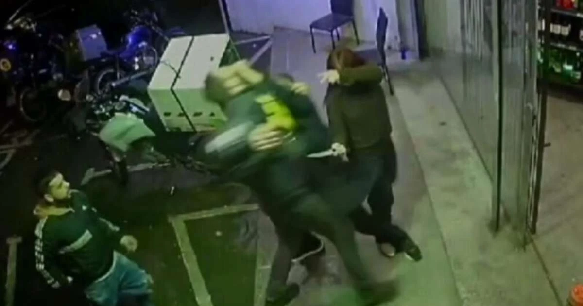 Vídeo: Motoboy sofre tentativa de homicídio na região metropolitana de Porto Alegre