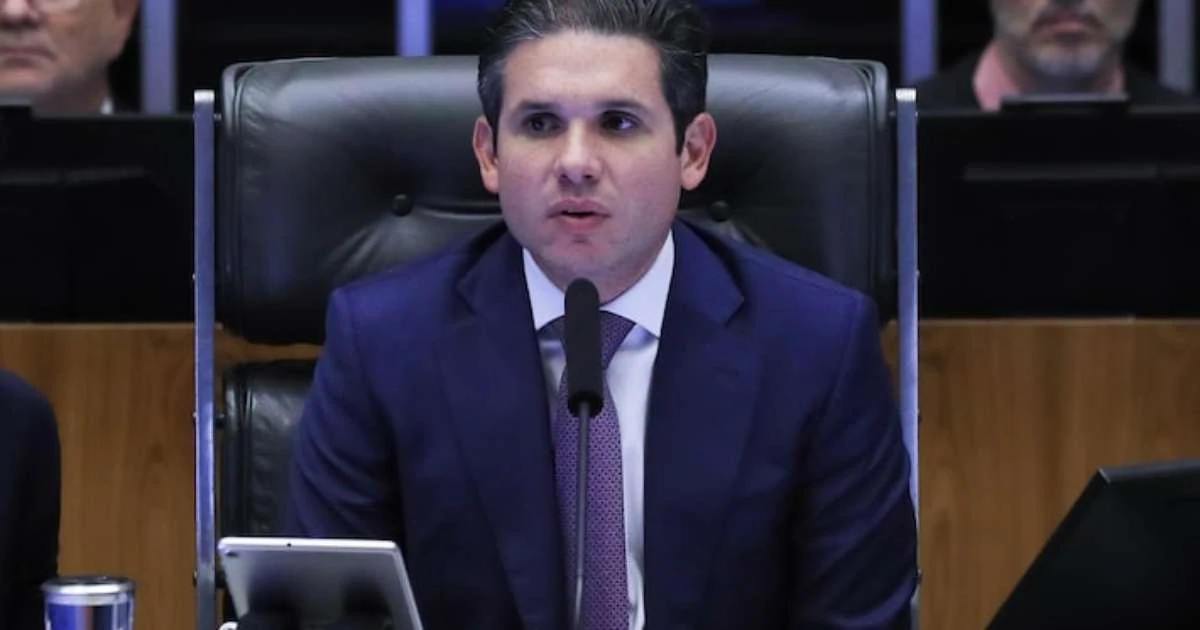Proposta de voto secreto para abrir inquérito contra parlamentar leva a adiamento de PEC na Câmara
