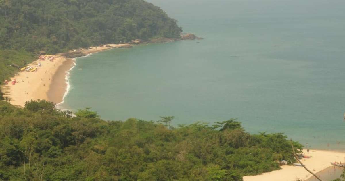 Turista é derrubado por onda em costa de pedras e morre afogado em Ubatuba