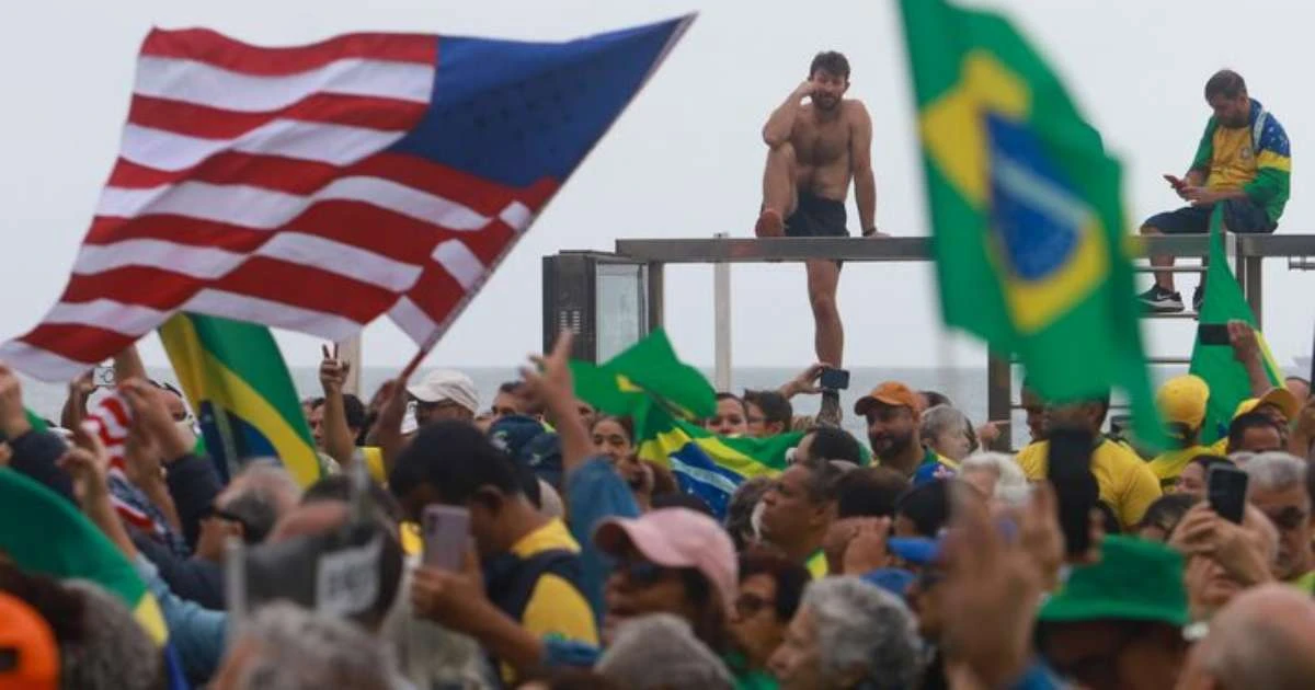 'Tropa de Elite', palavrões de Bolsonaro e incitação à violência marcam ato em Copacabana