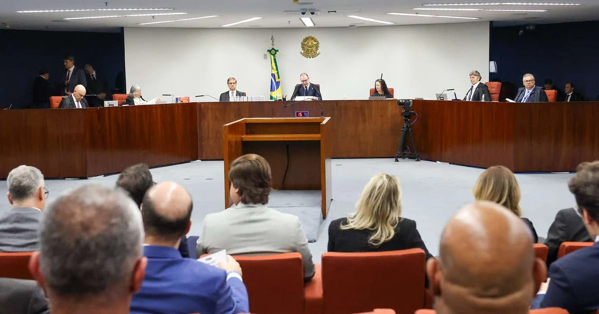 Após voto de 14 horas de Fux, Cármen Lúcia diz que vai fazer resumo de suas 396 páginas