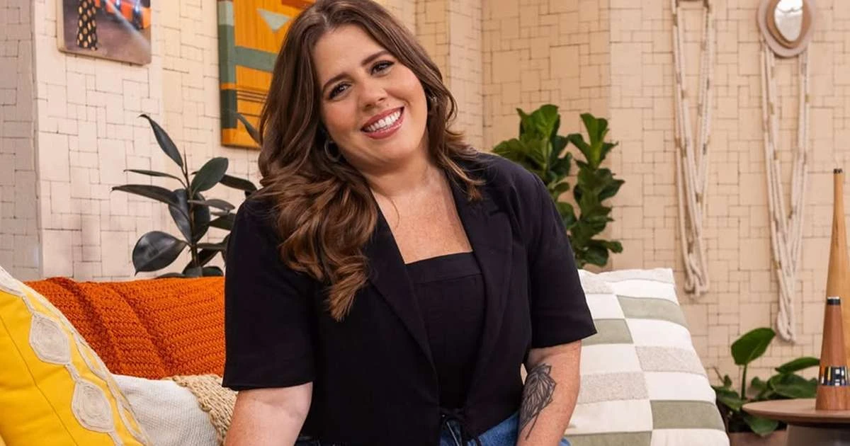 Tati Machado é surpreendida com presente nos bastidores da Globo: 'Me fez chorar'