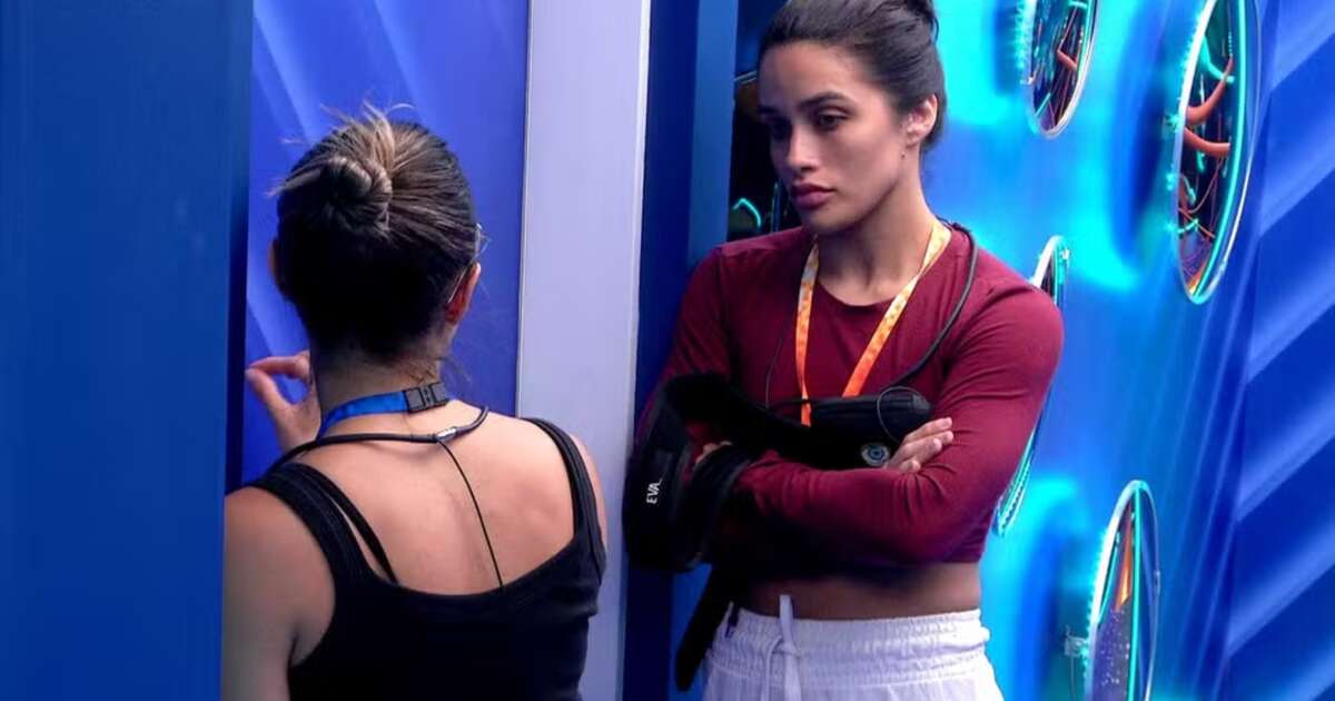 BBB25: Eva chama Maike de 'mala' e aconselha Renata a não retribuir cantadas do brother