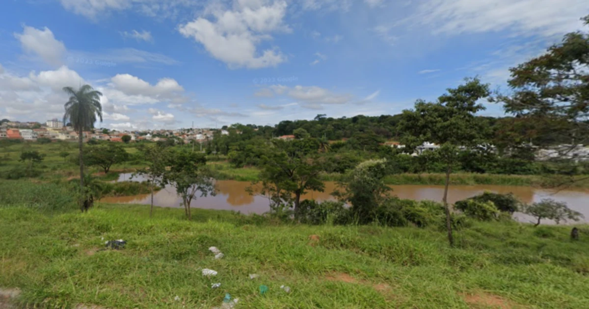 Bombeiros encontram corpo de mulher em lago em MG; adolescentes são apreendidos