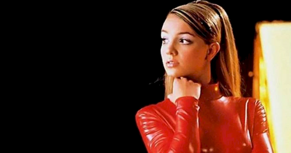 'Oops! I Did It Again' de Britney Spears completa 25 anos. Confira as faixas mais ouvidas