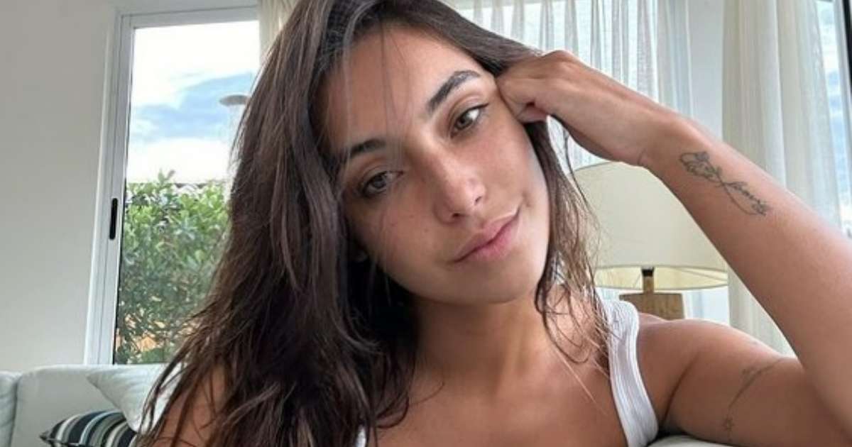 Vanessa Lopes esbanja beleza e sensualidade em praia carioca