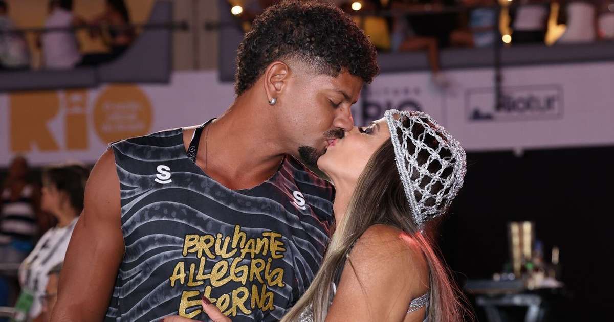 Beijo dos famosos no Carnaval 2025! Veja mais de 30 fotos de casais se beijando na folia: tem Sabrina Sato, Viviane Araújo, Pietro Antonelli Benício....