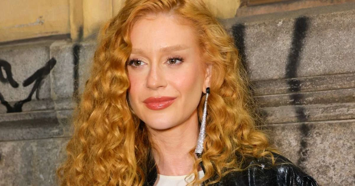 Marina Ruy Barbosa surge de cabelo cacheado e look P&B ao lado do noivo bilionário, Abdul Fares, em festa. Fotos!