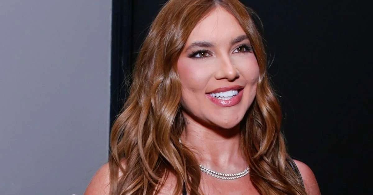 Virginia Fonseca valoriza barriga chapada com jeans de cintura baixo e deixa à mostra tatuagens em festa de MC Daniel