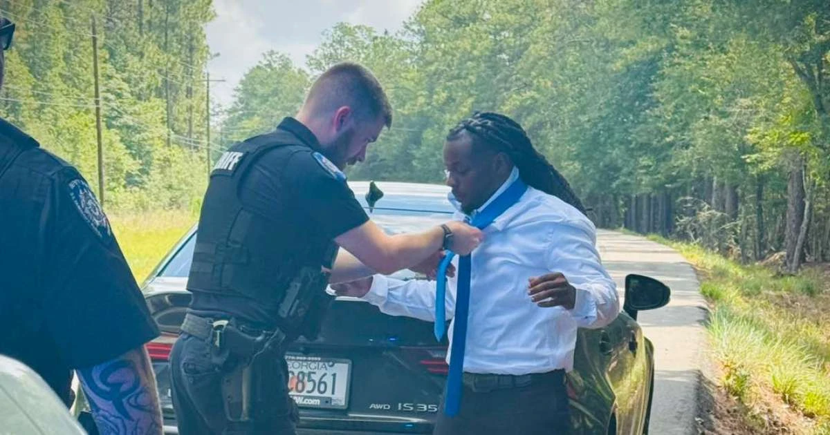 Homem é parado por excesso de velocidade, explica o motivo e gesto de policial viraliza na internet