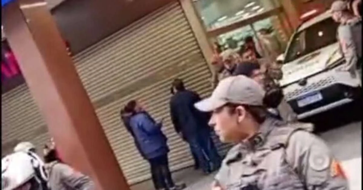 Homem fere duas mulheres e faz criança refém em farmácia no Centro de Porto Alegre