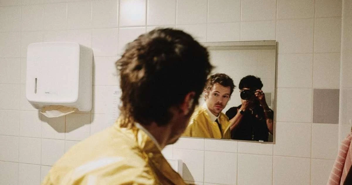 Harry Styles interrompe show para falar de 