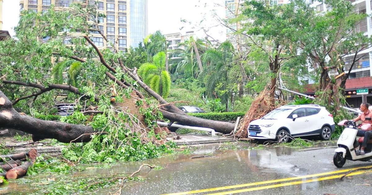 Tufão Kajiki atinge o Vietnã com fortes chuvas e ventos de mais de 130 km/h