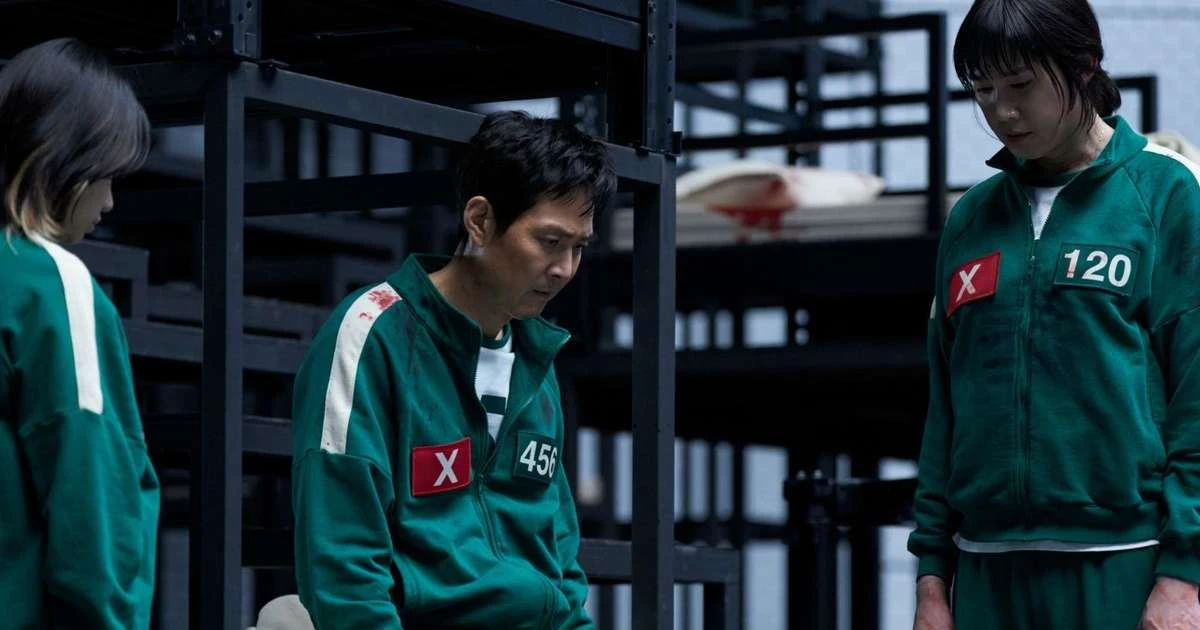 Ele NÃO MORREU em 'Round 6' e foi salvo?! Foto inédita da terceira temporada revive teoria e marca reviravolta de jogador injustiçado
