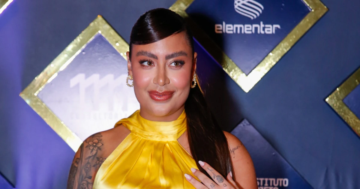 'Sempre entregando show de horrores': look amarelo ovo de Rafaella Santos em leilão de Neymar vira chacota na web