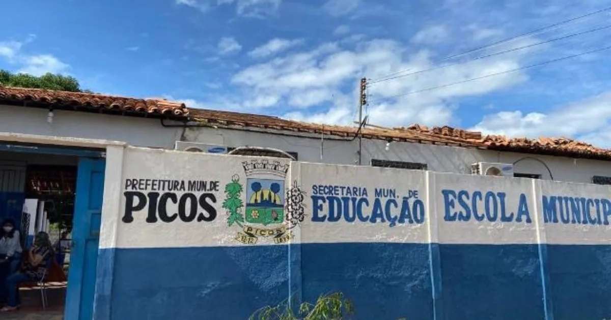 Estudantes são obrigados a tirar a roupa após sumiço de R$ 65 em escola no Piauí