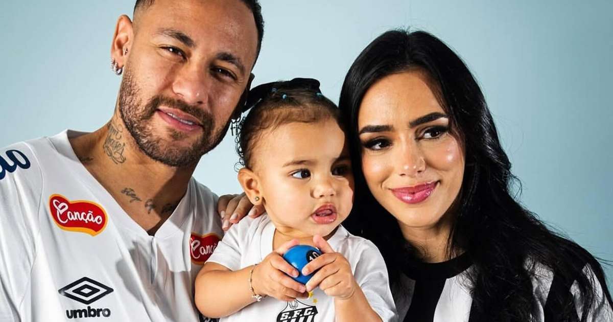 Com camisa do Santos, filha de Neymar e Bruna Biancardi rouba a cena: 'Muito princesa'