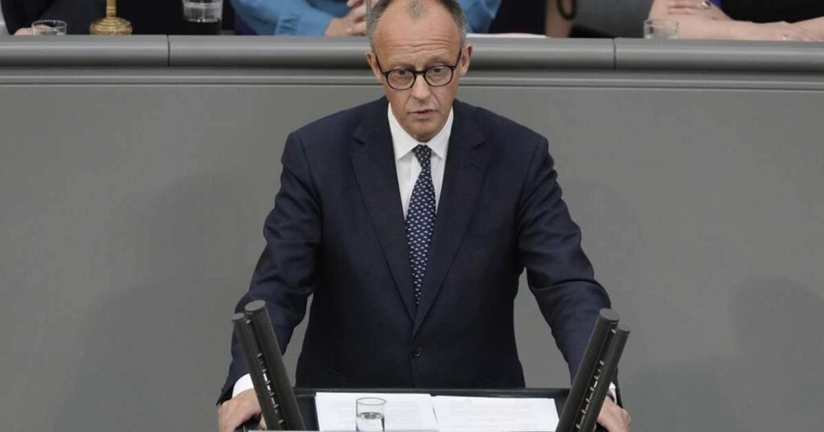 Novo chanceler promete dotar Alemanha com 'exército mais poderoso da Europa'
