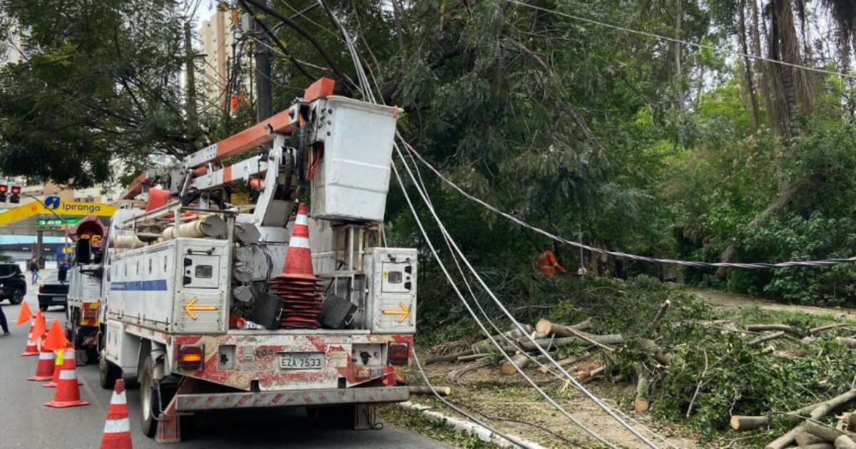 Enel afirma que cumprirá prazo de três dias para restaurar energia em SP; 400 mil ainda estão no escuro