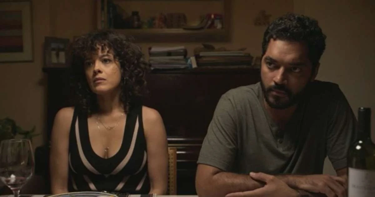Rivais em DNA do Crime, Maeve Jinkings e Thomas Aquino vivem romance proibido neste outro sucesso do streaming