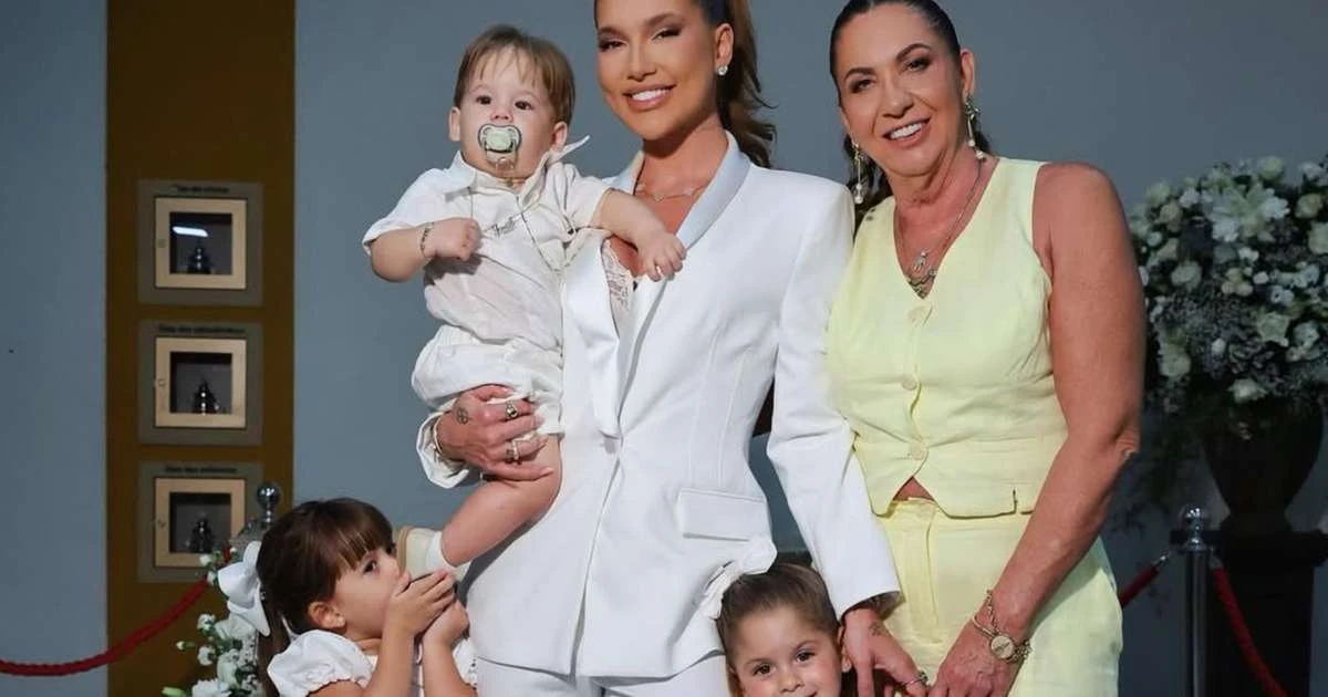 'Ingratidão tem nome': o pequeno e discreto detalhe em foto de Virgínia e Zé Felipe no batizado do filho que virou polêmica entre fãs