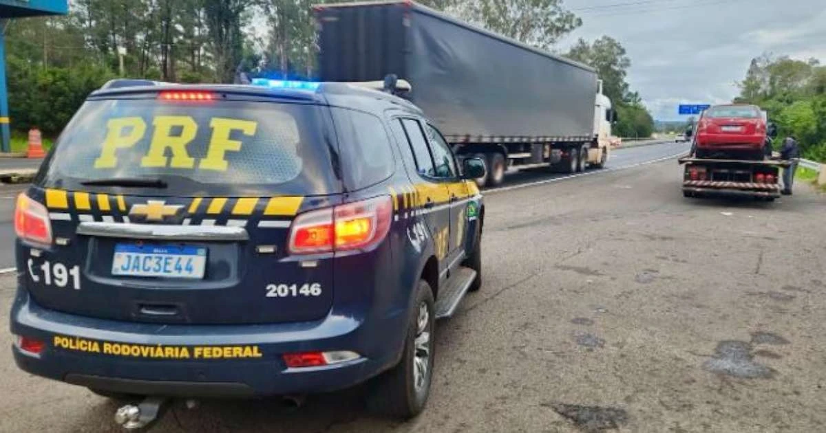 Motorista é flagrado fumando maconha e transportando criança sem cadeirinha na BR-386, em Montenegro