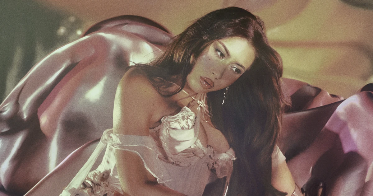 Kali Uchis lança 'Sincerely', seu 5º álbum de estúdio