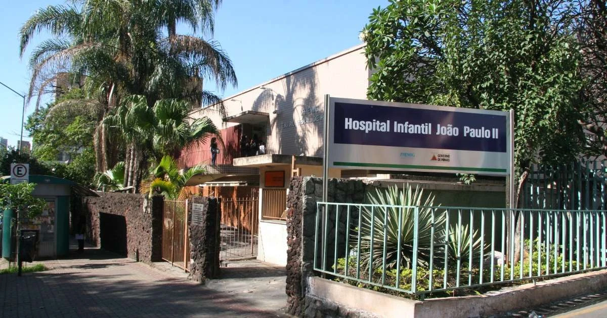 Mãe de bebê soropositivo fere enfermeira com agulha contaminada por HIV e é presa em BH