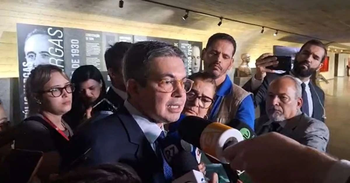 'Esquema fraudulento começou em 2019', diz Randolfe sobre INSS