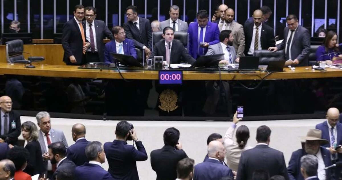 Mais deputados na Câmara: veja quem votou a favor ou contra