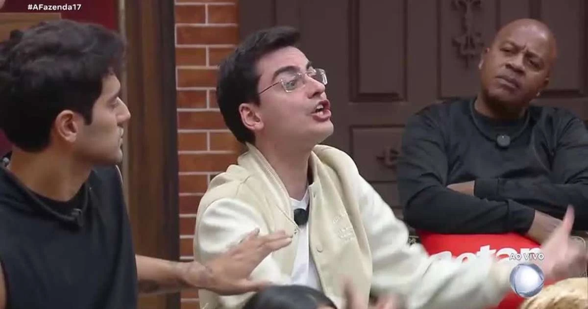 'A Fazenda 17': Dudu Camargo arruma tretas e web crava: 'Já temos um campeão'