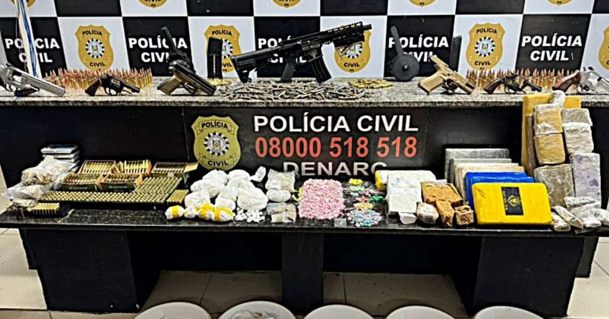 Megaapreensão de armas e fuzil desarticula depósito de facção criminosa na Região Metropolitana