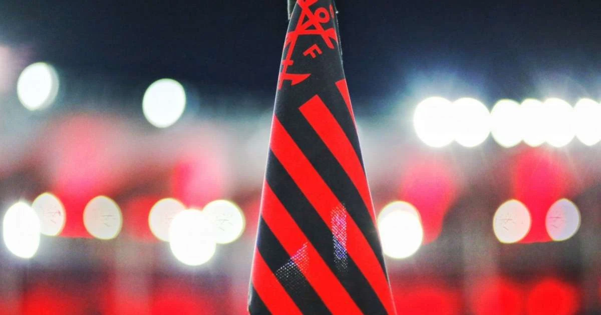 Ex-atacante do Flamengo marca gol importante na Europa e garante classificação