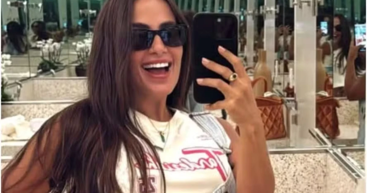 Grávida do primeiro filho de Thiaguinho, Carol Peixinho exibe barriguinha