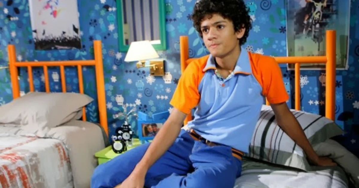 Ex-Chiquititas revela que é bissexual após beijo inesperado em amigo: 'Me sentia atraído'