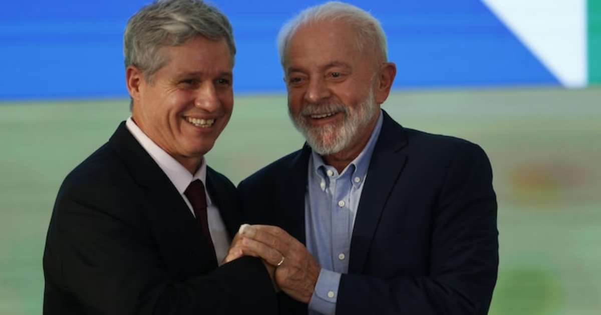 Lula recebe MST no Palácio do Planalto, e movimento chama ritmo da reforma agrária de 'ridículo'