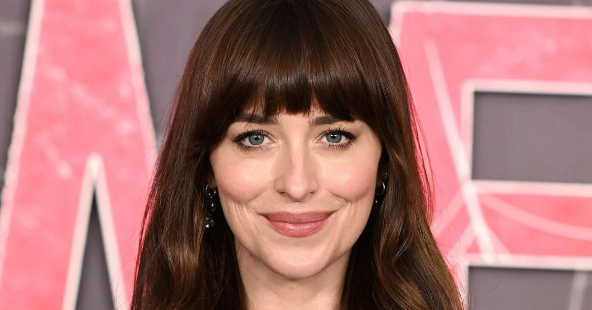Dakota Johnson critica estúdios que evitam riscos: 'É uma luta constante'
