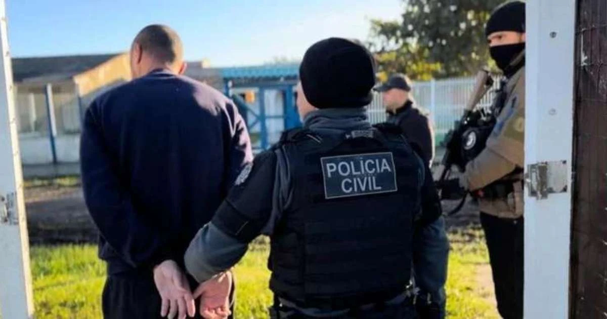 Suspeito de atirar contra policiais é preso em praia no Litoral Norte do RS