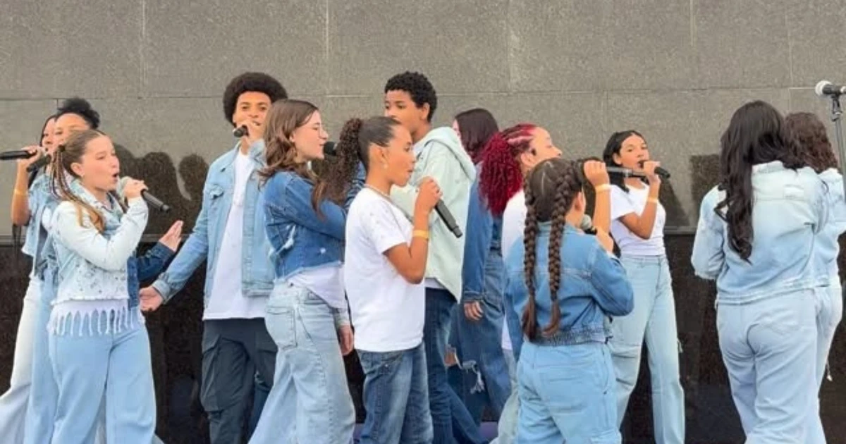 Renato Aragão recebe título de embaixador do Cristo Redentor em evento dos 94 anos do monumento